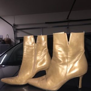 Ankle high boot leather heels